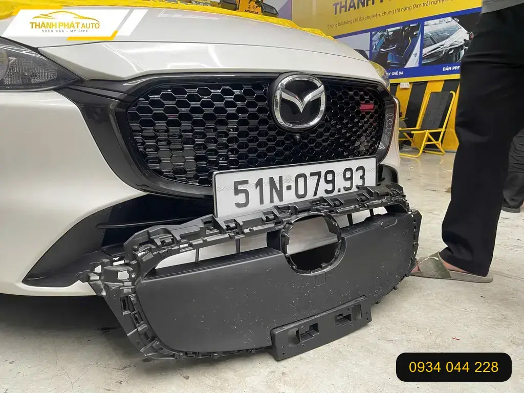 Chị Mai lắp mặt galang Mazda 2 uy tín tại Quận 12 ảnh thực tế 4