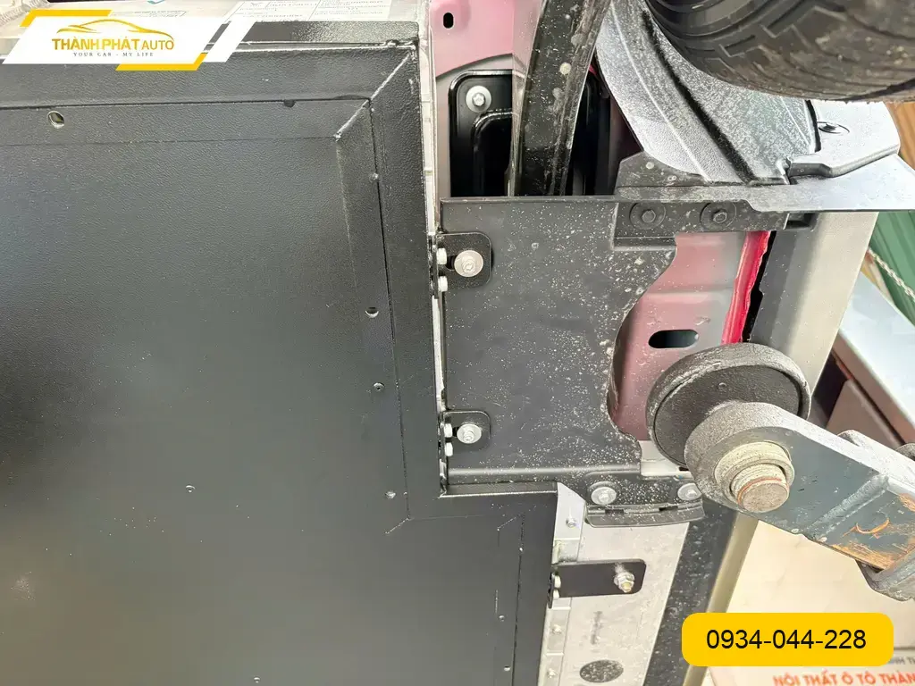 Anh Kiên lắp ốp bảo vệ pin VinFast VF6 tại Quận 12 để bảo vệ pin khỏi va đập ảnh thực tế 5