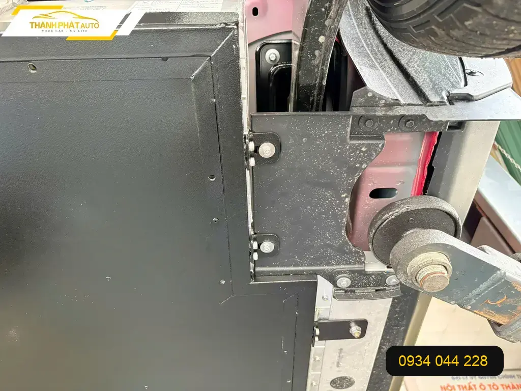 Anh Minh lắp Ốp bảo vệ pin VF6 tại Thủ Đức vì lo ngại va đập ảnh thực tế 2