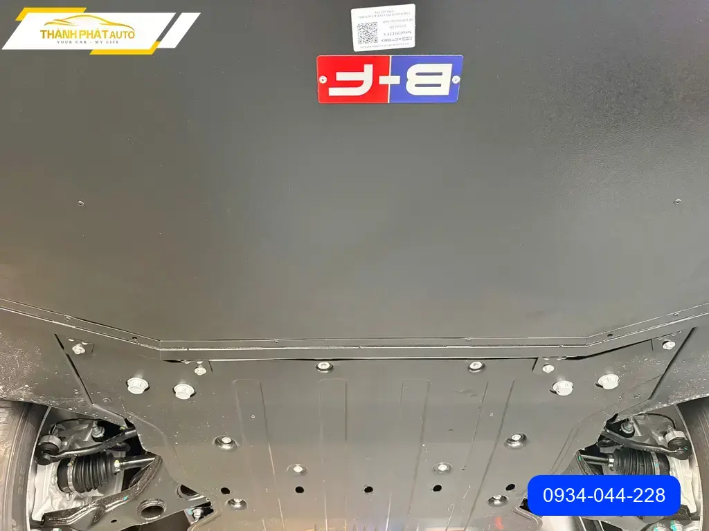 Anh Minh lắp Ốp bảo vệ pin VF6 tại Thủ Đức vì lo ngại va đập ảnh thực tế 3