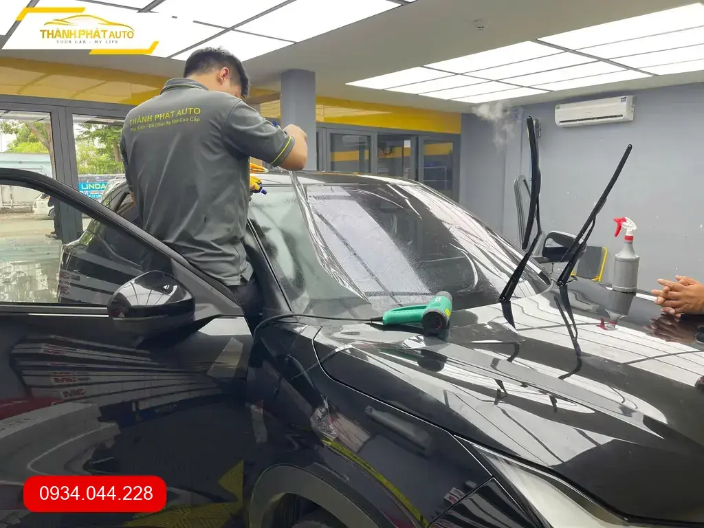 Anh Nam dán phim cách nhiệt 3M cho Mazda CX-5 tại Quận Thủ Đức