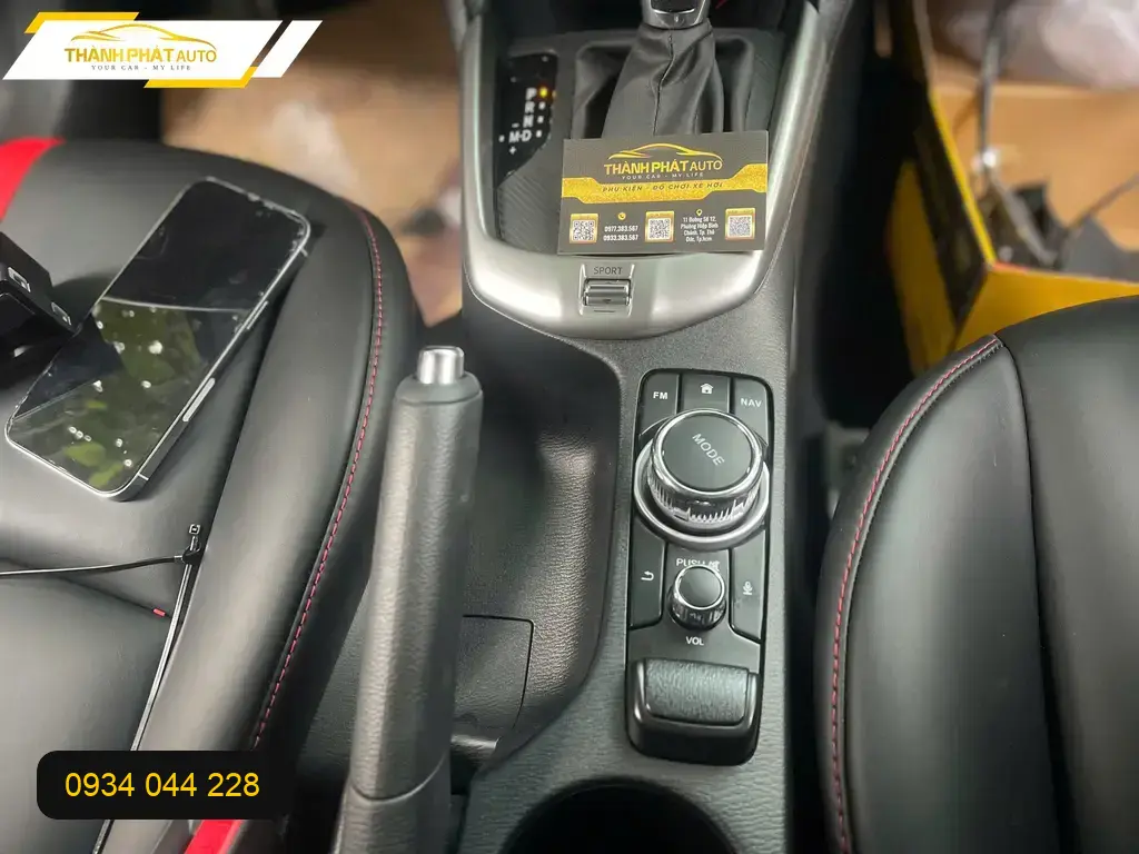 Anh Minh lắp phím chuột ô tô Toyota Vios tại Quận Thủ Đức vì phím zin bị liệt nút ảnh thực tế 3