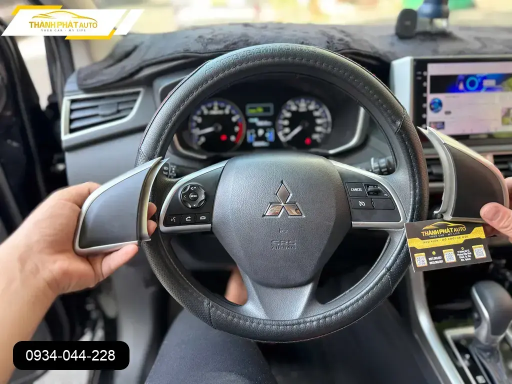 Chú Minh lắp phím vô lăng ô tô cho Hyundai Accent tại Quận 12 để tiện điều khiển ảnh thực tế 2
