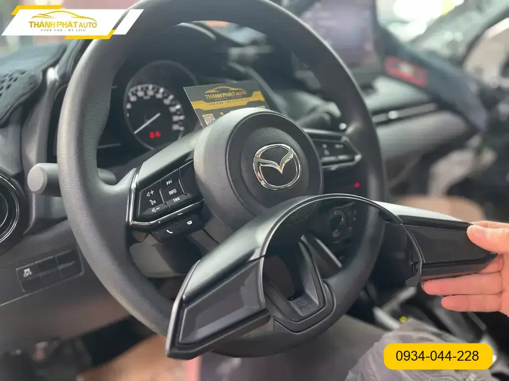 Anh Khang lắp phím vô lăng ô tô Honda Civic tại Quận 12 để dễ thao tác khi lái