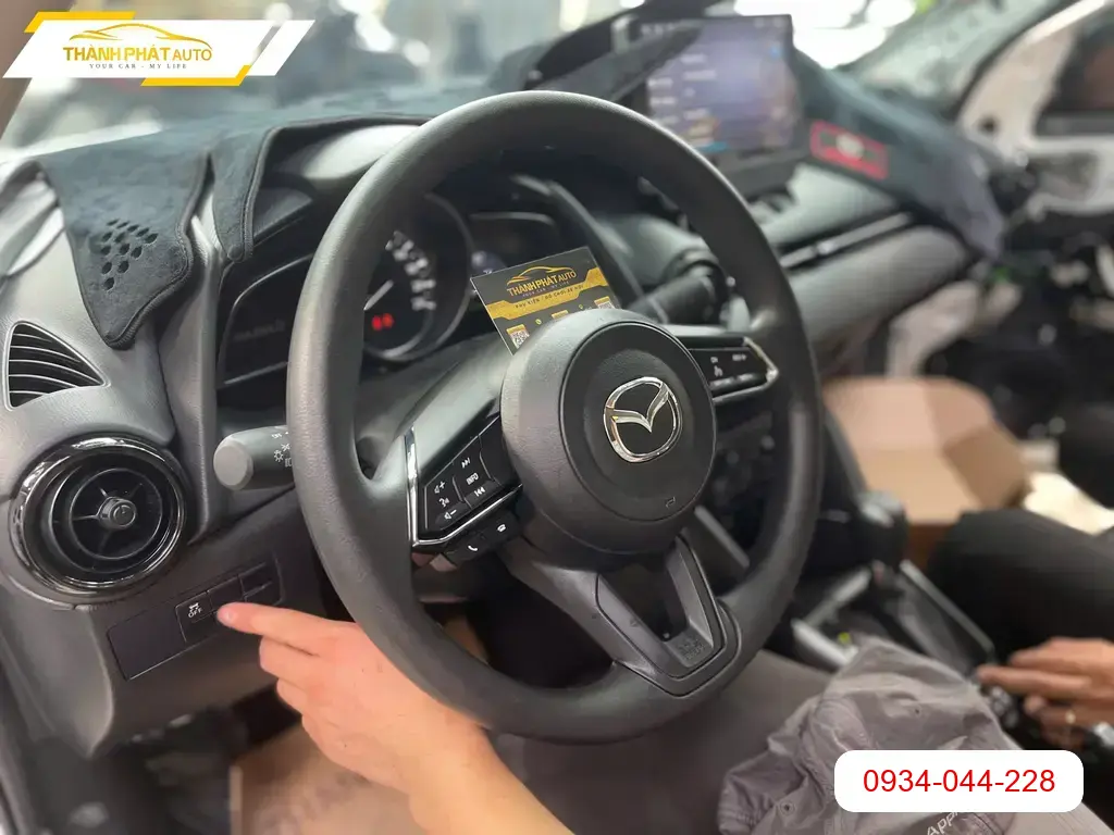 Anh Khang lắp phím vô lăng ô tô Honda Civic tại Quận 12 để dễ thao tác khi lái ảnh thực tế 2