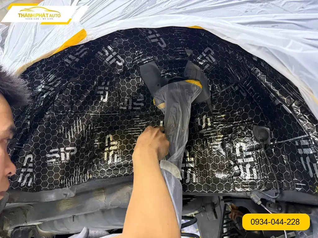 Anh Khang Kia K3 phủ gầm cách âm chống ồn ô tô tại Quận Thủ Đức ảnh thực tế 4