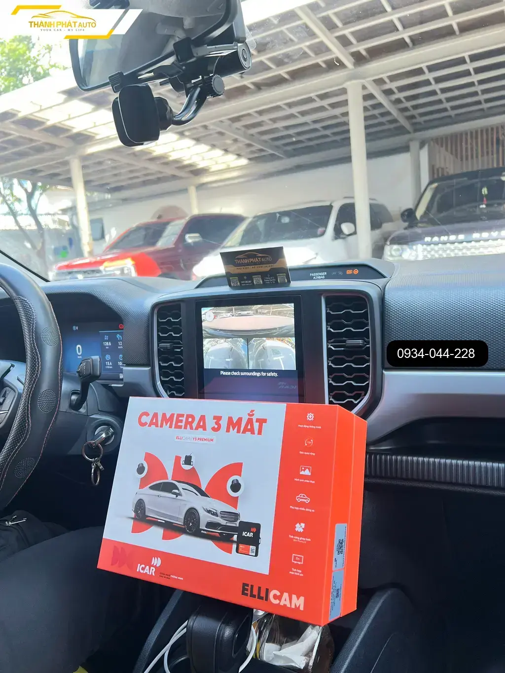 Anh Dũng lắp cam 3 mắt ICAR cho Ford Ranger 2024 tại Quận 9 để quan sát toàn diện ảnh thực tế 2
