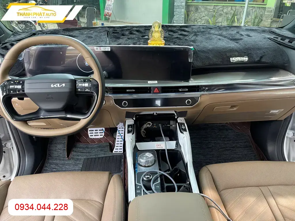 Anh Tấn lắp Sàn 5D cho Sorento 2026 HEV Quận 9 bền đẹp, chính hãng