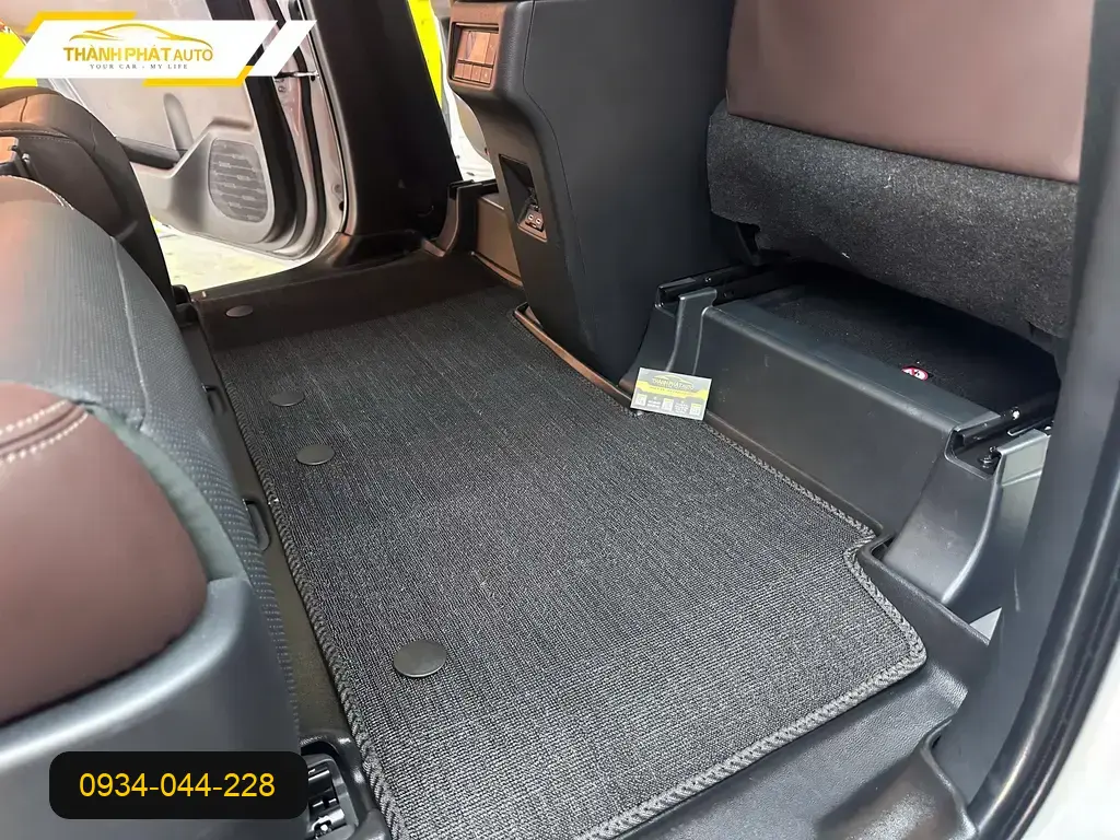 Anh Khang lắp thảm đúc cho ô tô Mazda CX-5 tại Thủ Đức để nội thất sạch hơn ảnh thực tế 2
