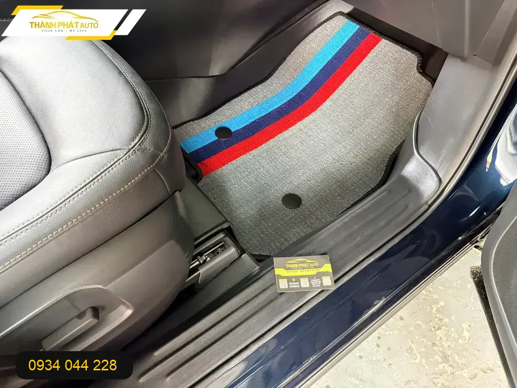 Anh Phước thay thảm nhựa đúc ô tô cho Kia Carnival tại Quận 12