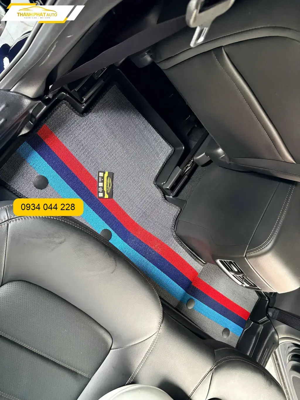 Anh Phước thay thảm nhựa đúc ô tô cho Kia Carnival tại Quận 12 ảnh thực tế 2