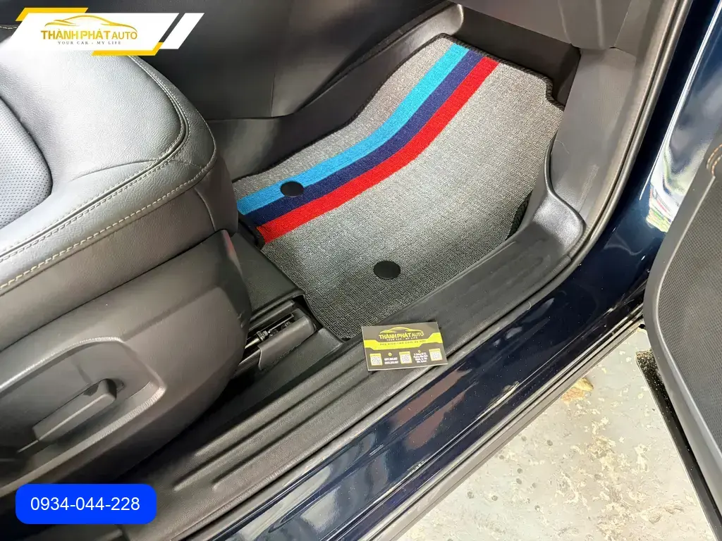 Anh Phước thay thảm nhựa đúc ô tô cho Kia Carnival tại Quận 12 ảnh thực tế 4