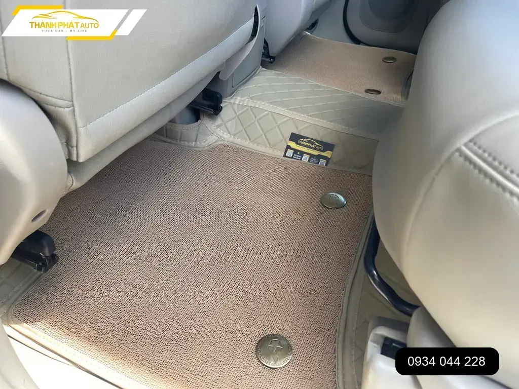 Anh Tấn lắp Thảm sàn 6D ô tô Honda CR-V tại Thủ Đức để nội thất luôn sạch đẹp