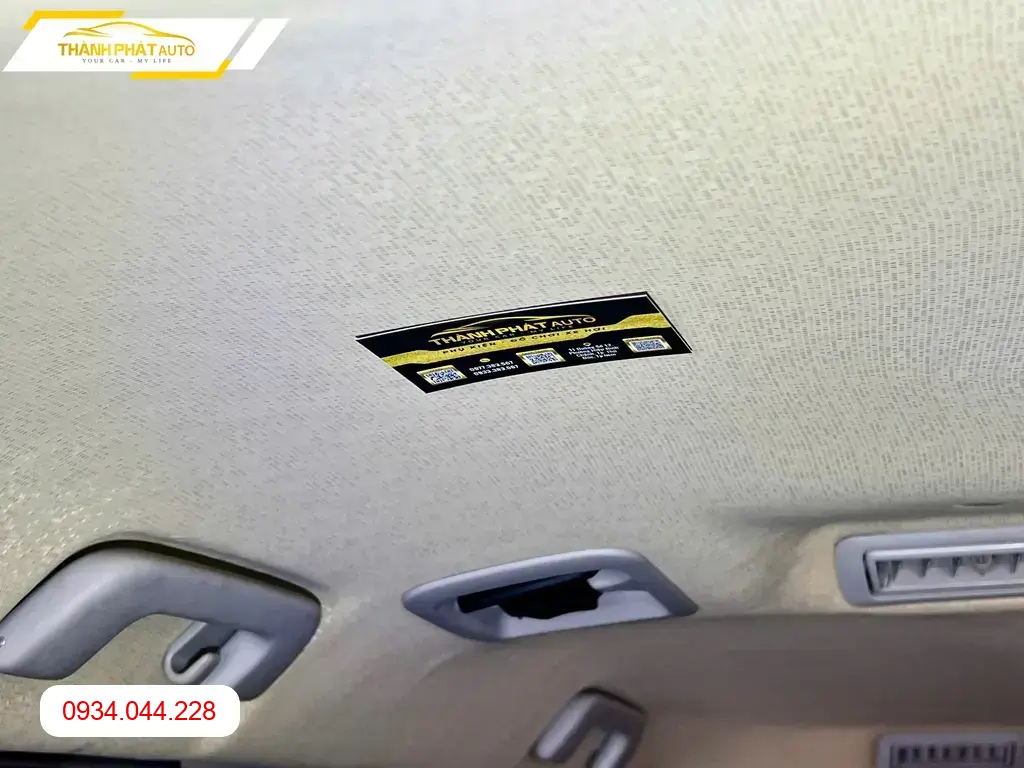 Anh Khang Bọc Trần 8D Cho Toyota Innova tại Thủ Đức để nội thất xe thêm sang trọng