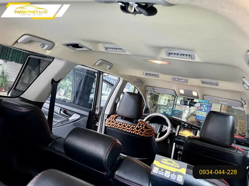 Anh Khang Bọc Trần 8D Cho Toyota Innova tại Thủ Đức để nội thất xe thêm sang trọng ảnh thực tế 2