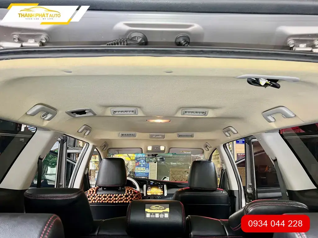 Anh Khang Bọc Trần 8D Cho Toyota Innova tại Thủ Đức để nội thất xe thêm sang trọng ảnh thực tế 3