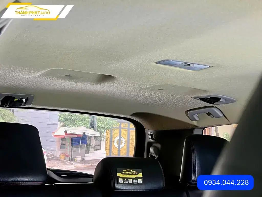 Anh Khang Bọc Trần 8D Cho Toyota Innova tại Thủ Đức để nội thất xe thêm sang trọng ảnh thực tế 4
