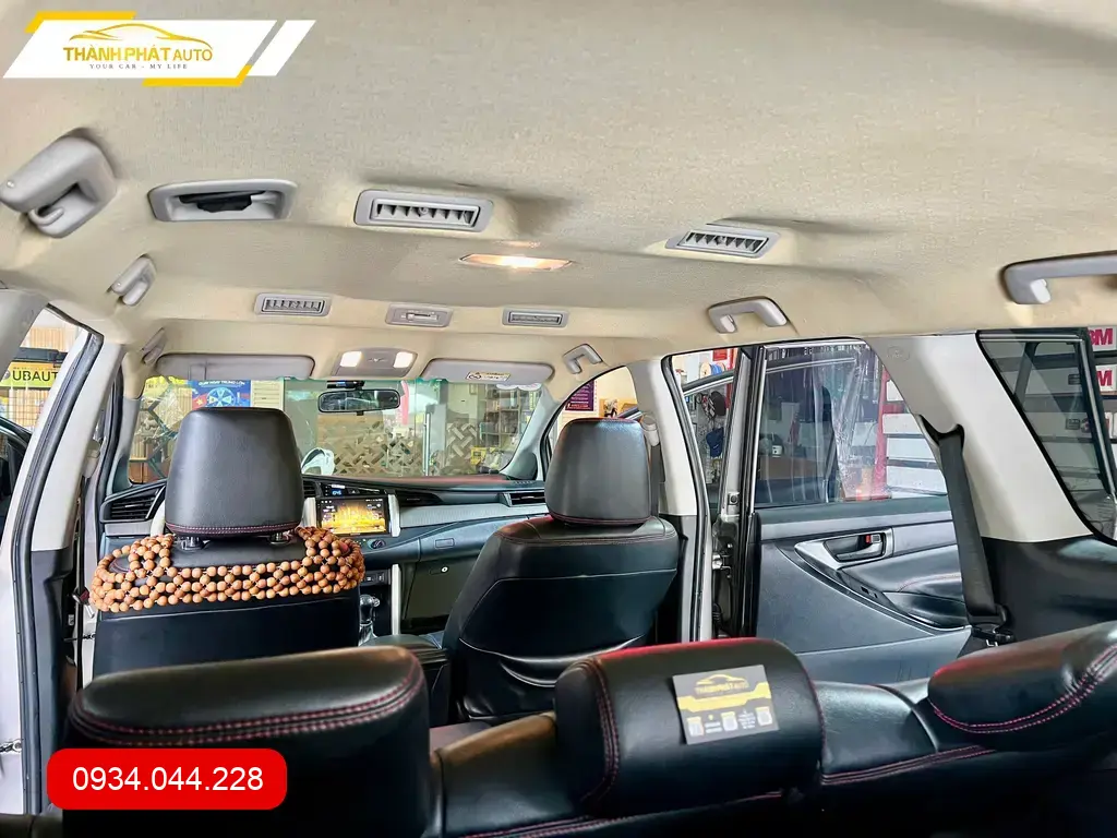 Anh Khang Bọc Trần 8D Cho Toyota Innova tại Thủ Đức để nội thất xe thêm sang trọng ảnh thực tế 5