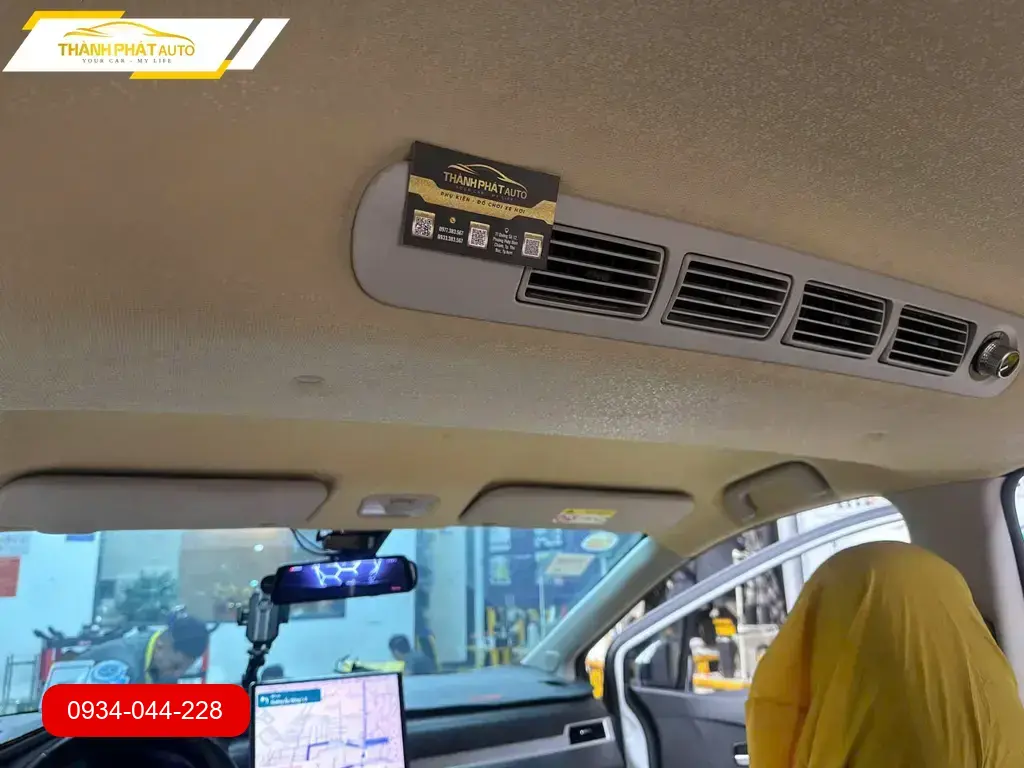 Chị Mai Anh bọc Trần 8D cho Mitsubishi Xpander vì trần zin xuống cấp tại Quận Thủ Đức