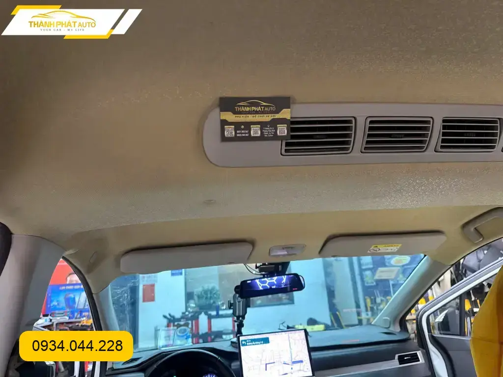 Chị Mai Anh bọc Trần 8D cho Mitsubishi Xpander vì trần zin xuống cấp tại Quận Thủ Đức ảnh thực tế 3