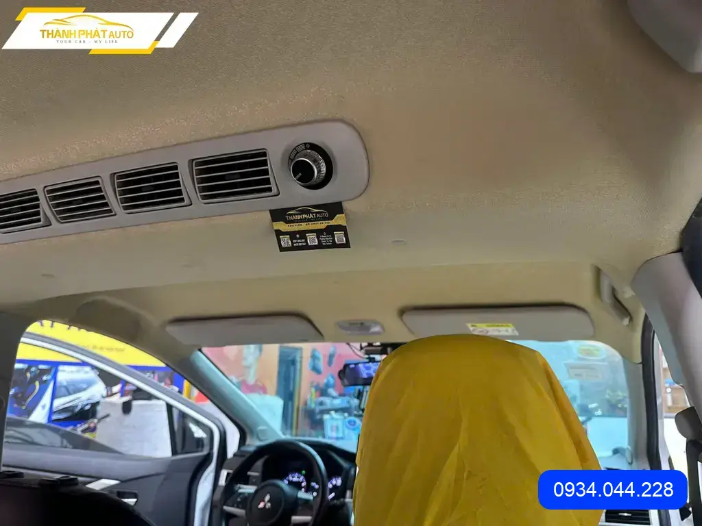 Chị Mai Anh bọc Trần 8D cho Mitsubishi Xpander vì trần zin xuống cấp tại Quận Thủ Đức ảnh thực tế 5