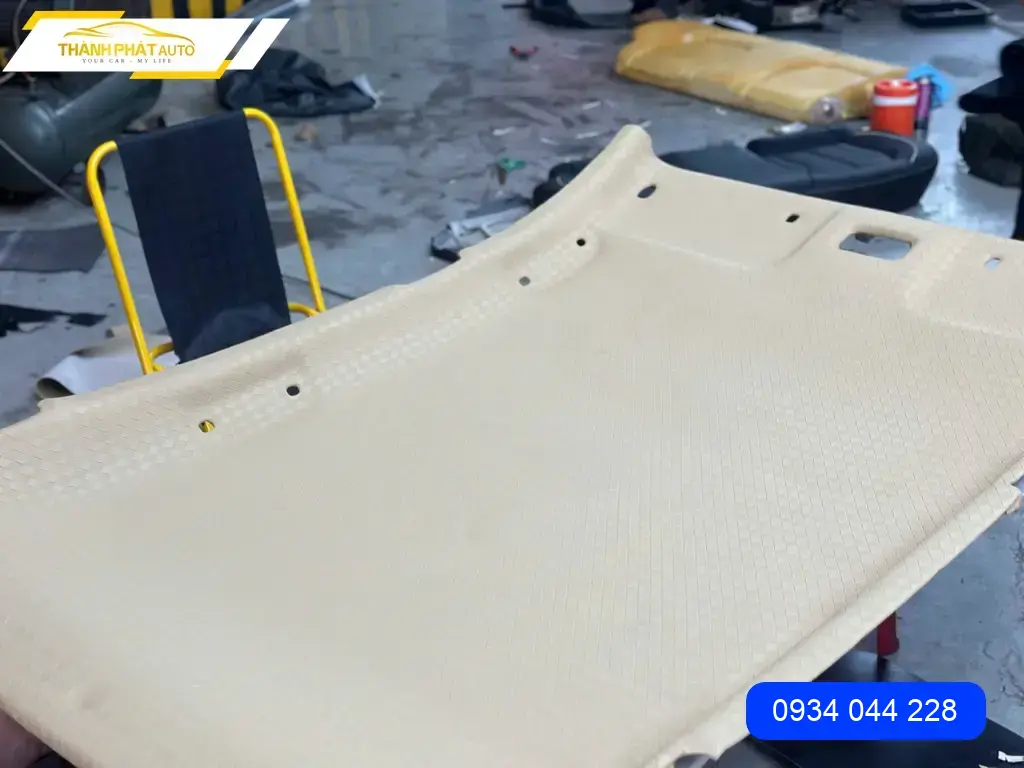 Anh Vỹ bọc trần da 5D ô tô Hyundai SantaFe tại Thủ Đức, trần cũ kém sang ảnh thực tế 2
