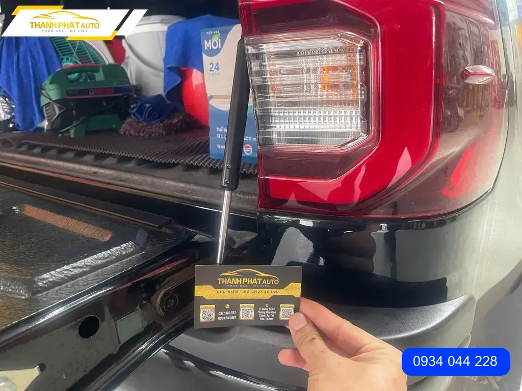 Chị Mai lắp ty cốp ô tô GT-Pro cho Accent tại Quận 12 để cốp nhẹ nhàng hơn