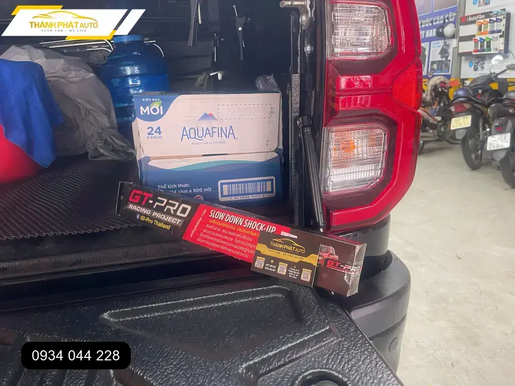Chị Mai lắp ty cốp ô tô GT-Pro cho Accent tại Quận 12 để cốp nhẹ nhàng hơn ảnh thực tế 3