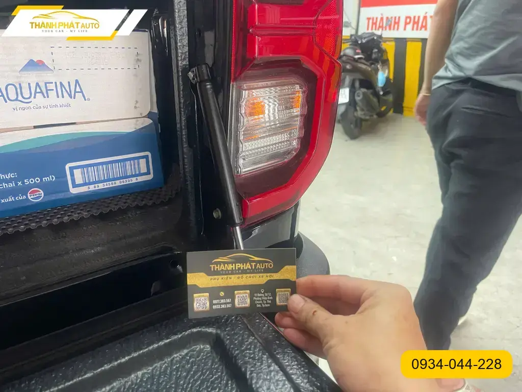 Chị Mai lắp ty cốp ô tô GT-Pro cho Accent tại Quận 12 để cốp nhẹ nhàng hơn ảnh thực tế 4