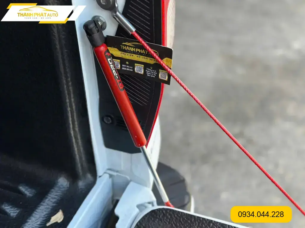Anh Khải nâng cấp ty cốp trợ lực ô tô cho Toyota Veloz tại Thủ Đức