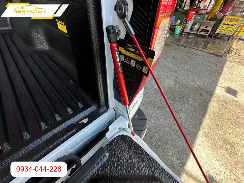 Anh Khải nâng cấp ty cốp trợ lực ô tô cho Toyota Veloz tại Thủ Đức ảnh thực tế 2