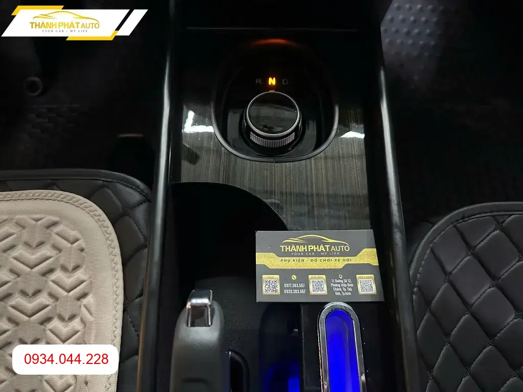 Anh Bảo lắp yên ngựa sạc không dây ô tô cho Hyundai SantaFe tại Quận 12 ảnh thực tế 3